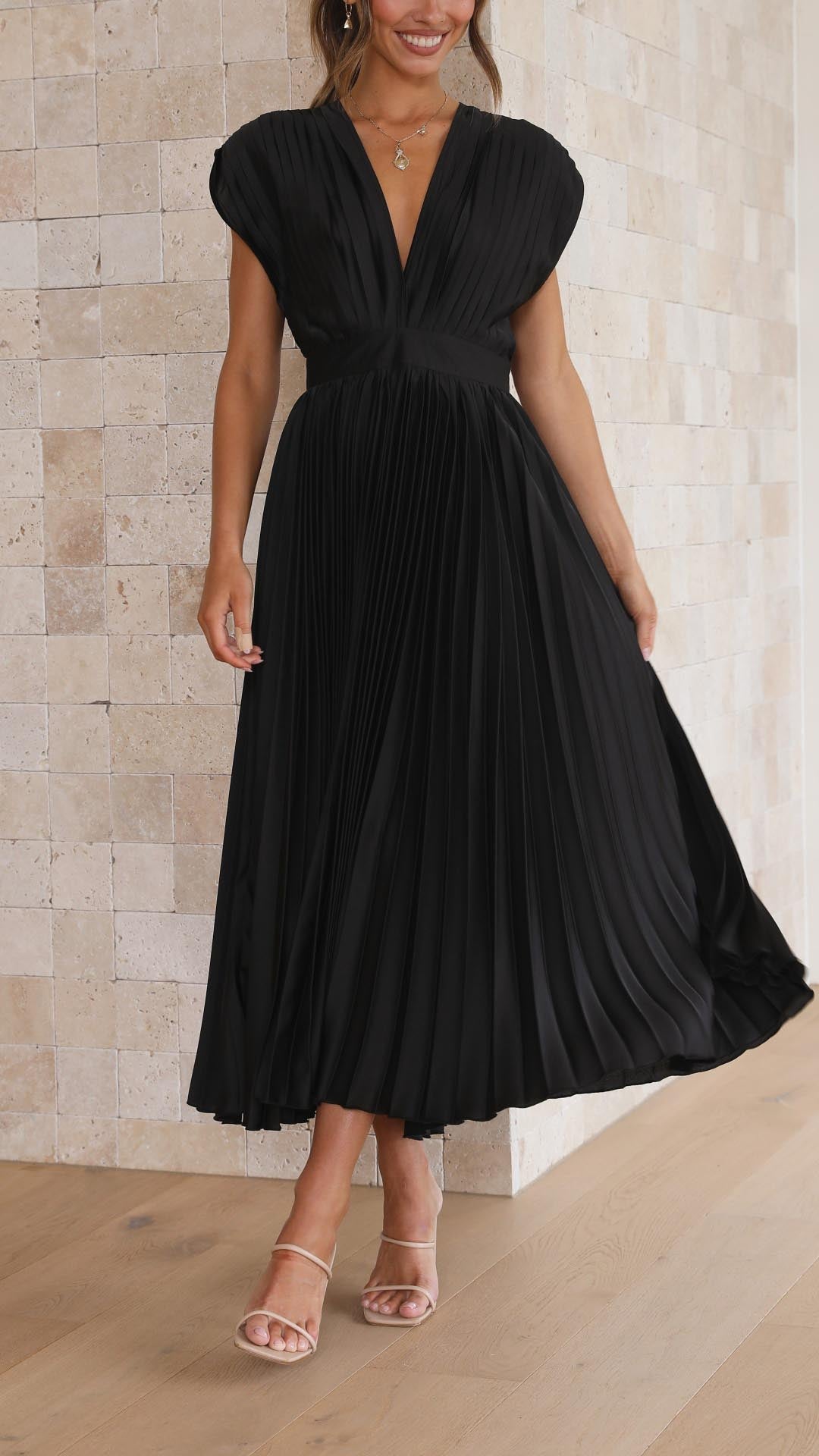 Elegant Flowing Pleated Maxi Dress - view 18