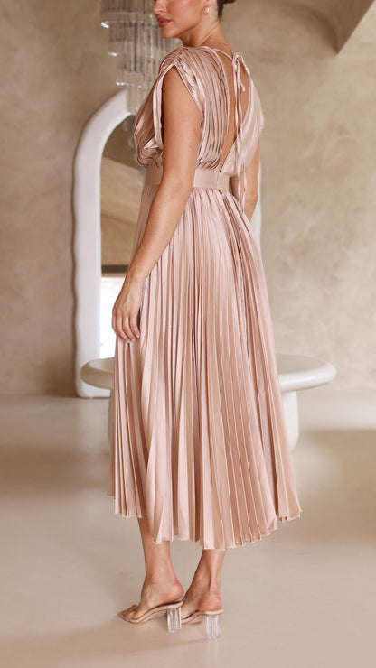Elegant Flowing Pleated Maxi Dress - view 12