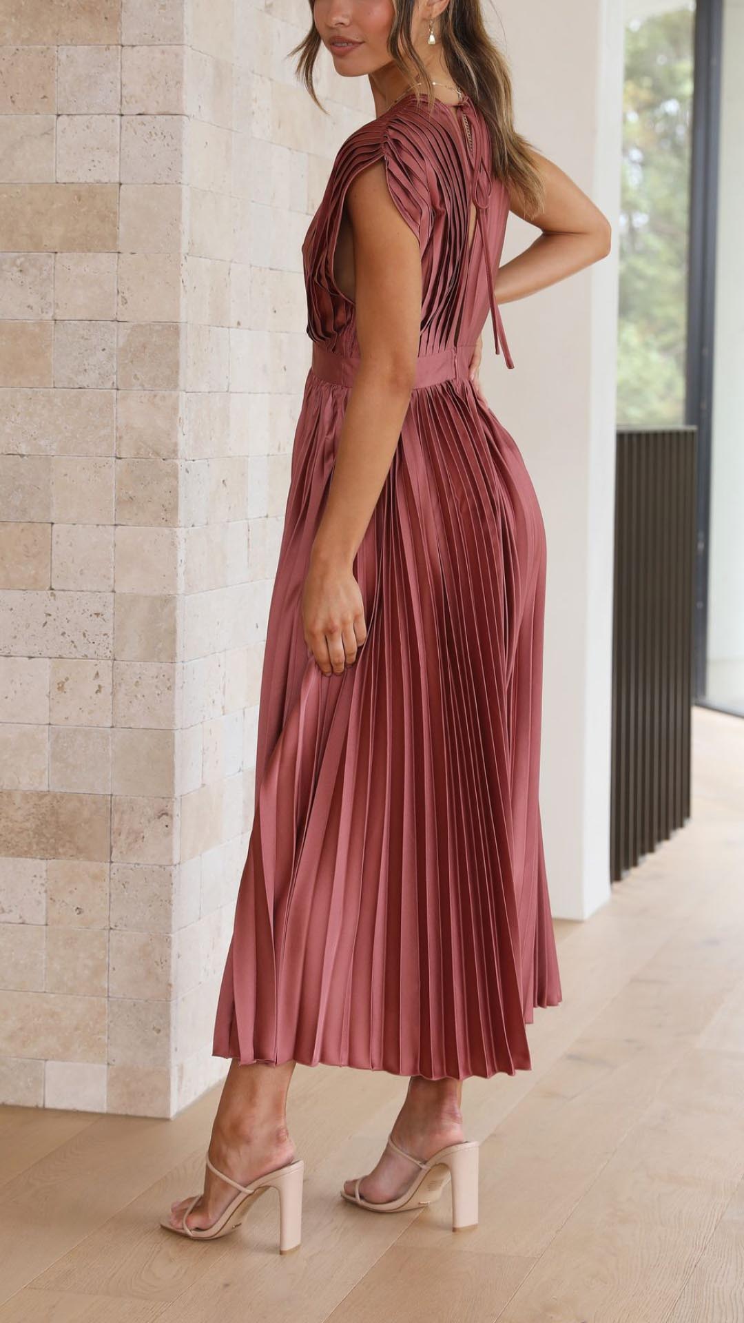 Elegant Flowing Pleated Maxi Dress - view 4